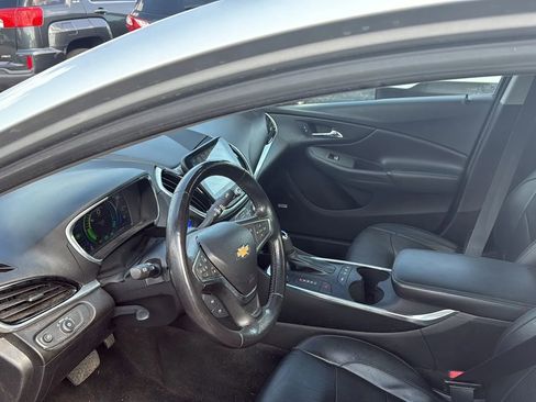Used 2018 Chevrolet Volt Premier w/ Driver Confidence Package image 9
