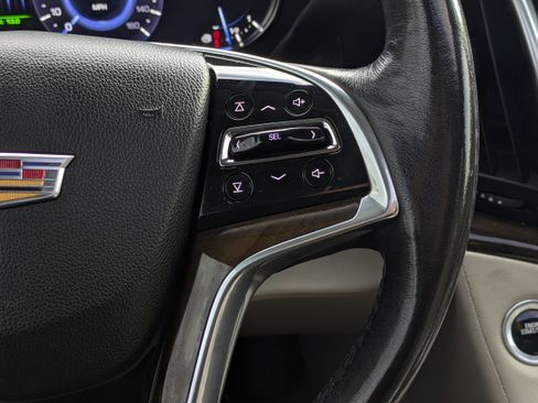 Used 2020 Cadillac Escalade Premium Luxury image 28