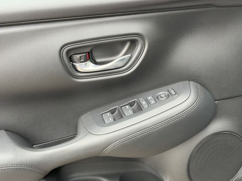 Certified 2023 Honda HR-V LX image 11