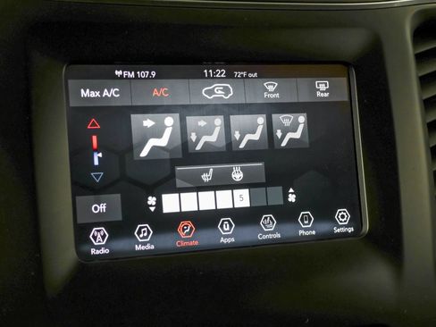 Used 2019 Jeep Cherokee Latitude Plus w/ Cold Weather Group AWD/4WD image 30