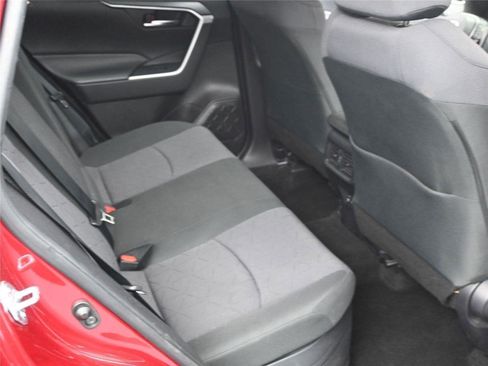 Used 2020 Toyota RAV4 XLE w/ Convenience Package image 8