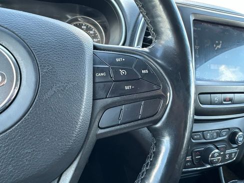 Used 2019 Jeep Cherokee Trailhawk w/ Cold Weather Group AWD/4WD image 22