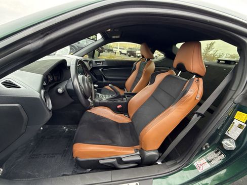 Used 2020 Toyota 86 RWD image 12
