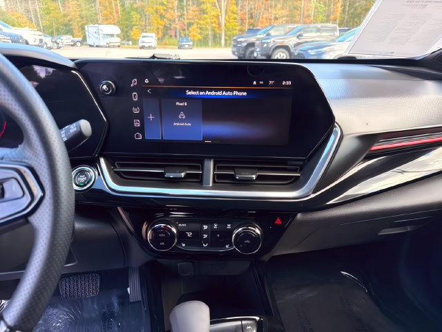 Used 2024 Chevrolet Trax RS FWD image 23