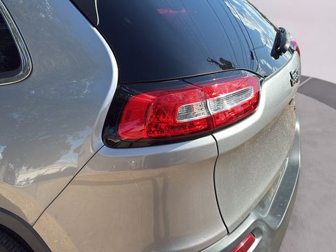Used 2016 Jeep Cherokee Limited FWD image 44