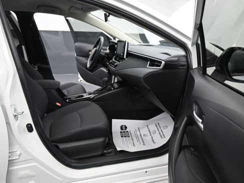 Used 2021 Toyota Corolla LE image 24