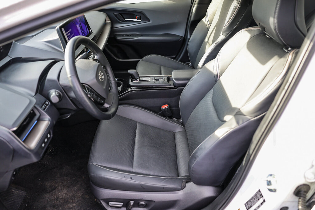 Certified 2024 Toyota Prius XLE FWD image 8