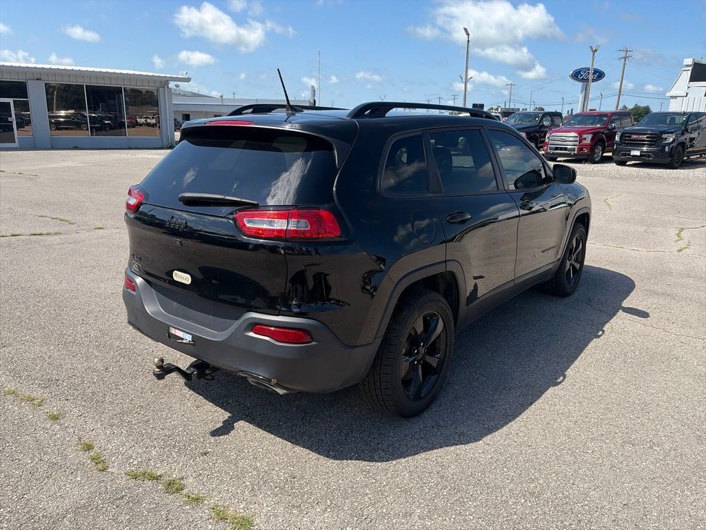 Used 2018 Jeep Cherokee Latitude w/ Altitude Package AWD/4WD image 6