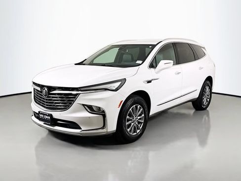 Used 2023 Buick Enclave Essence FWD image 3