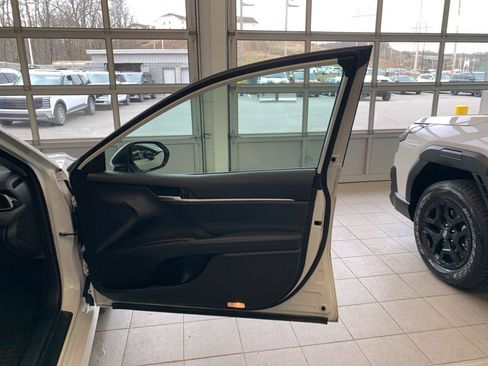 Used 2023 Toyota Camry XLE image 21