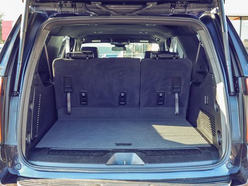 Used 2024 Chevrolet Suburban LT image 17