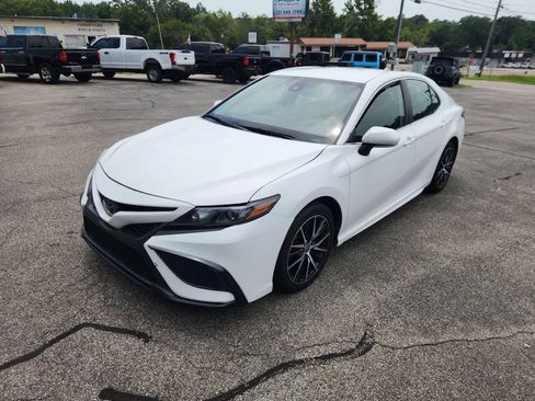 Used 2023 Toyota Camry SE FWD image 4