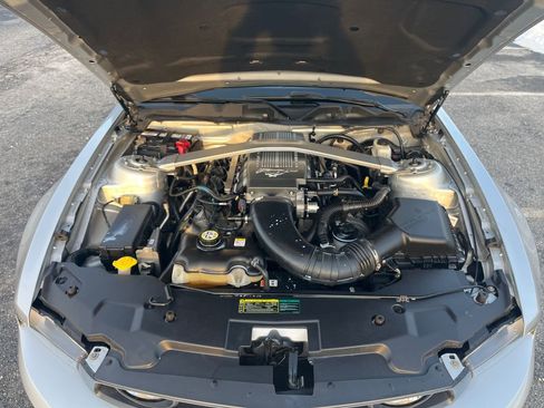 Used 2010 Ford Mustang GT Premium image 27