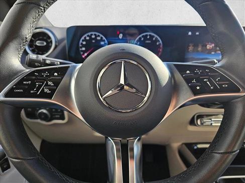 Used 2025 Mercedes-Benz GLA 250 4MATIC image 21