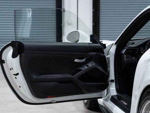 Used 2016 Porsche 911 GT3 RS image 24