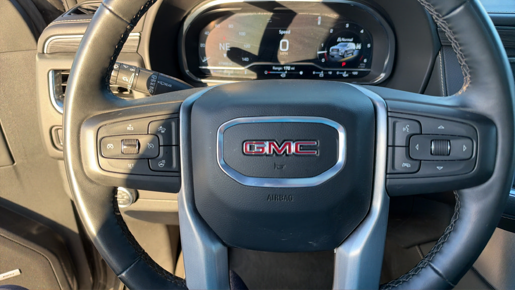 Used 2024 GMC Yukon SLT w/ SLT Luxury Package AWD/4WD image 15