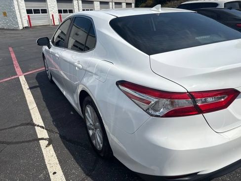 Used 2020 Toyota Camry LE FWD image 8