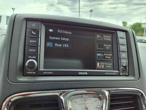 Used 2015 Chrysler Town & Country Touring-L w/ Driver Convenience Group FWD image 5