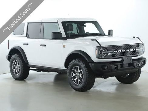 Used 2025 Ford Bronco Badlands image 4