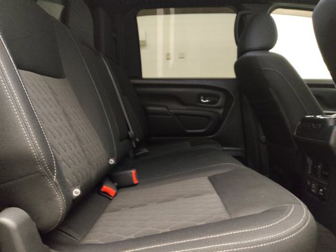Used 2019 Nissan Titan SV w/ SV Convenience Package RWD image 19