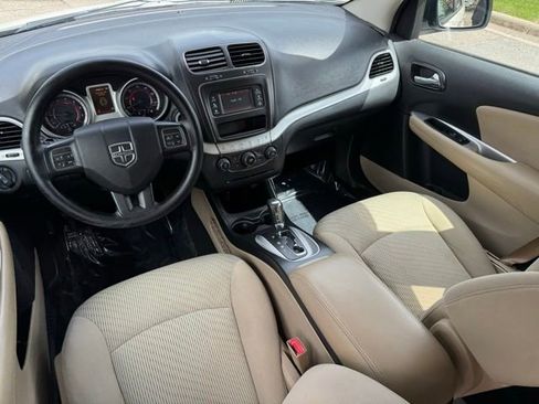 Used 2017 Dodge Journey SXT w/ Comfort/Convenience Group FWD image 5