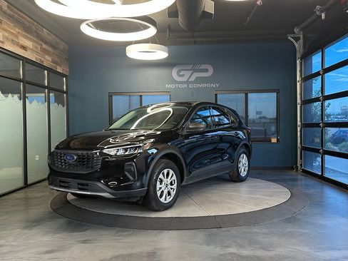 Used 2025 Ford Escape Active w/ Cold Weather Package AWD/4WD image 7