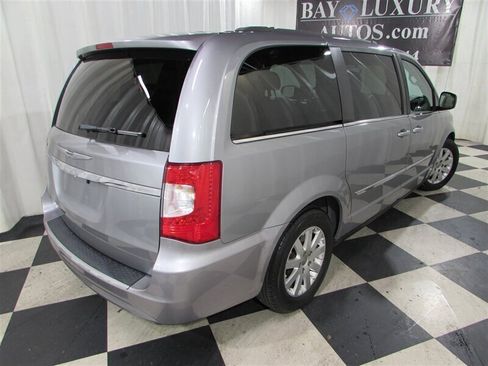Used 2014 Chrysler Town & Country Touring image 87