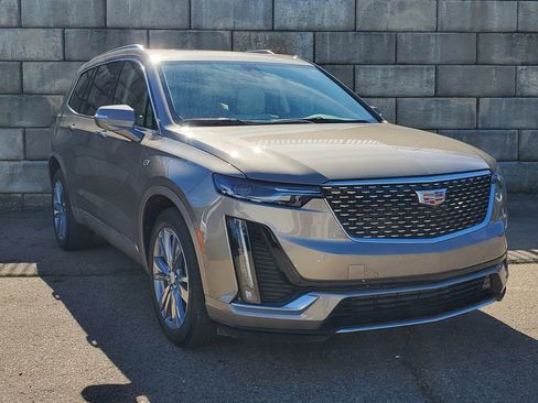 Used 2023 Cadillac XT6 Premium Luxury image 8