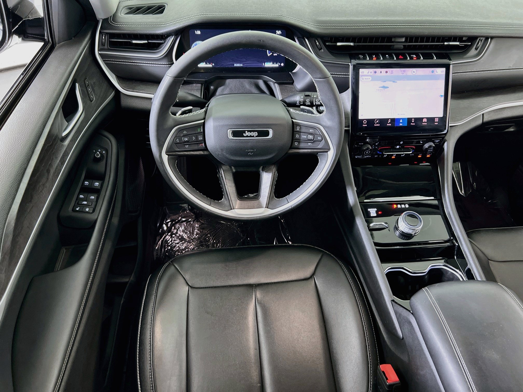 Used 2023 Jeep Grand Cherokee Limited AWD/4WD image 23