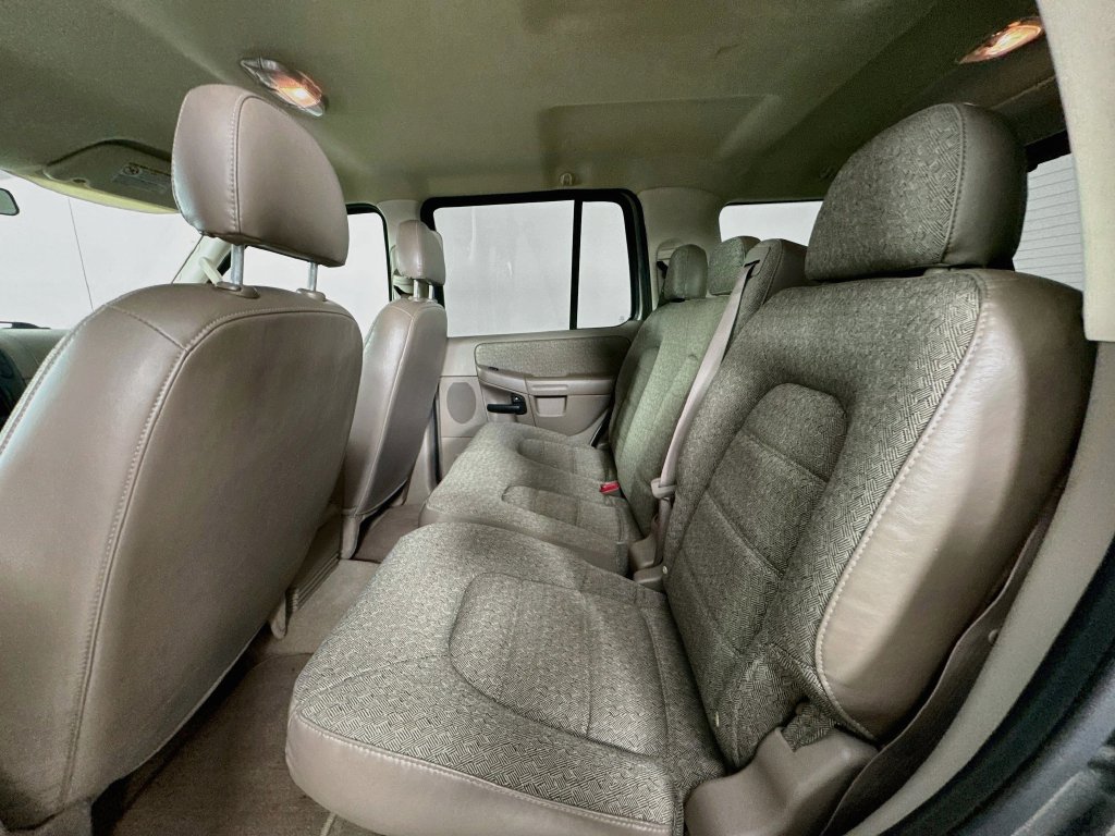 Used 2004 Ford Explorer XLS RWD image 28