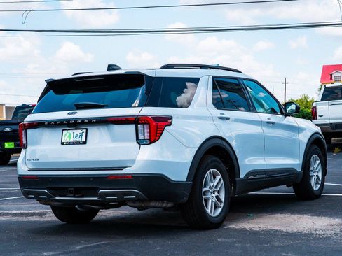 New 2026 Ford Explorer Active RWD image 4