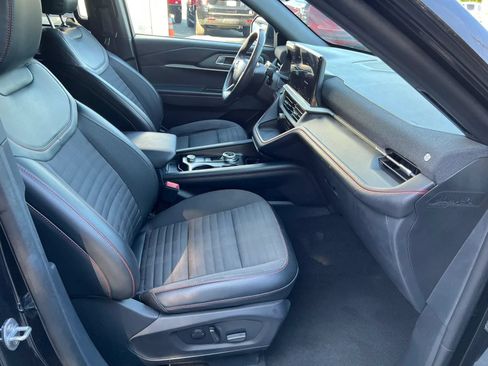Used 2025 Ford Explorer ST-Line w/ ST-Line Street Pack AWD/4WD image 8