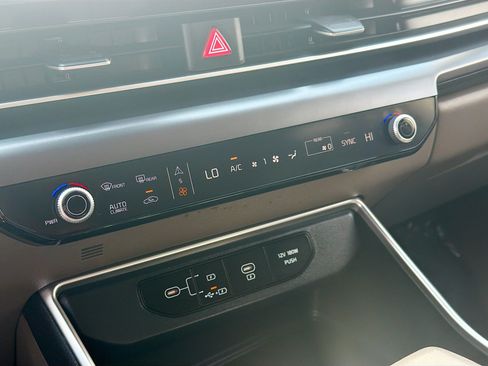 Used 2026 Kia Carnival FWD image 24