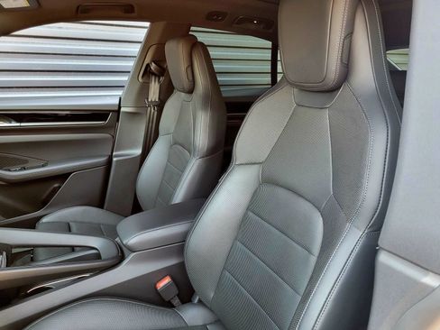 Certified 2025 Porsche Macan Electric RWD image 6