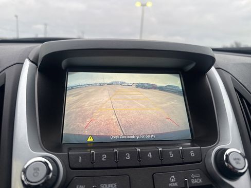 Used 2017 Chevrolet Equinox LT image 46