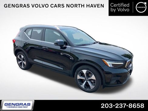 Certified 2024 Volvo XC40 B5 Core AWD/4WD image 1