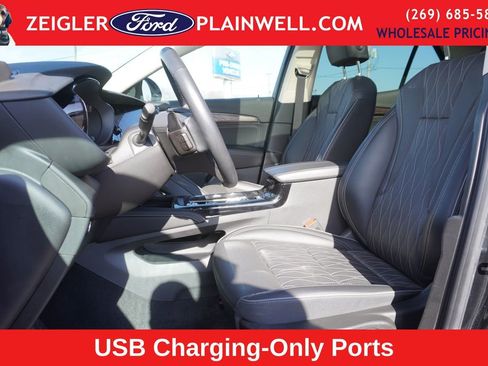 Used 2023 Buick Envision Avenir image 19