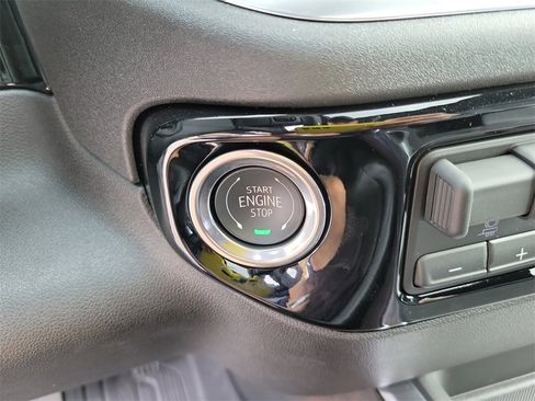 New 2025 GMC Sierra 3500 SLT w/ SLT Convenience Package image 32