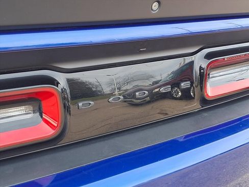 Used 2020 Dodge Challenger SXT w/ Blacktop Package image 9