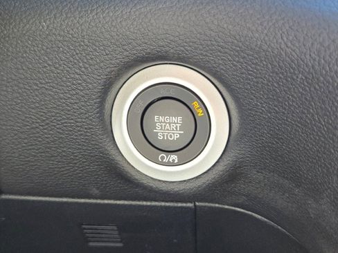 New 2026 Chrysler Pacifica Select image 32