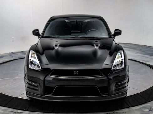 Used 2013 Nissan GT-R Premium image 28