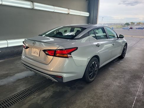 Used 2023 Nissan Altima 2.5 S FWD image 6