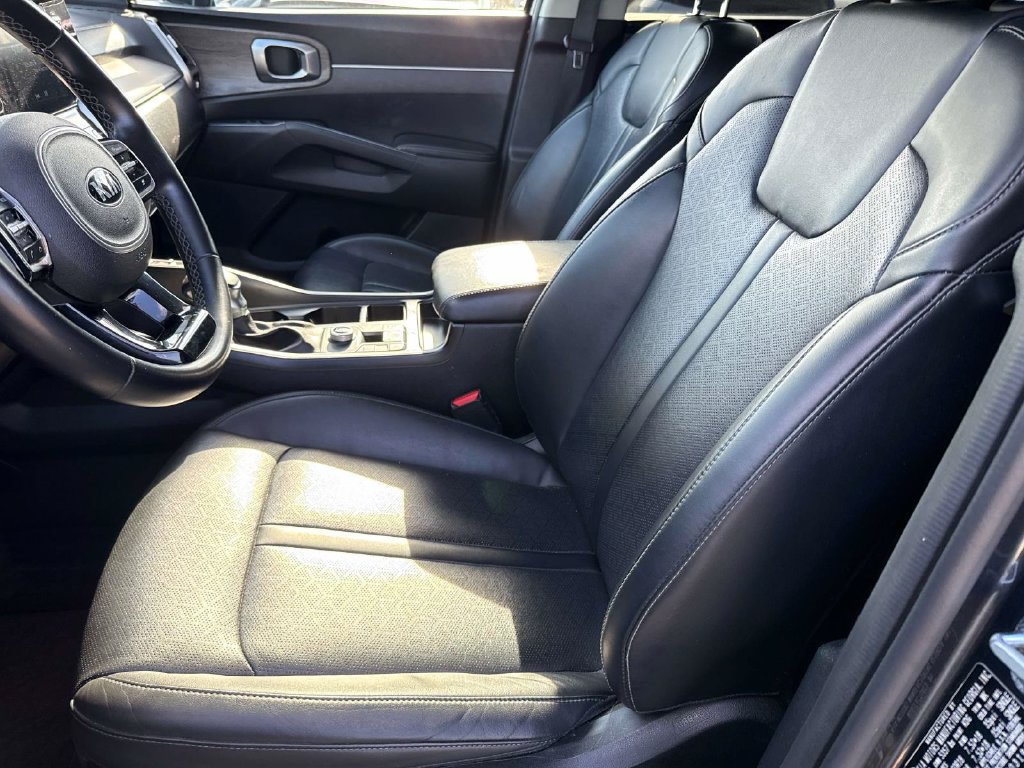Used 2021 Kia Sorento EX FWD image 19