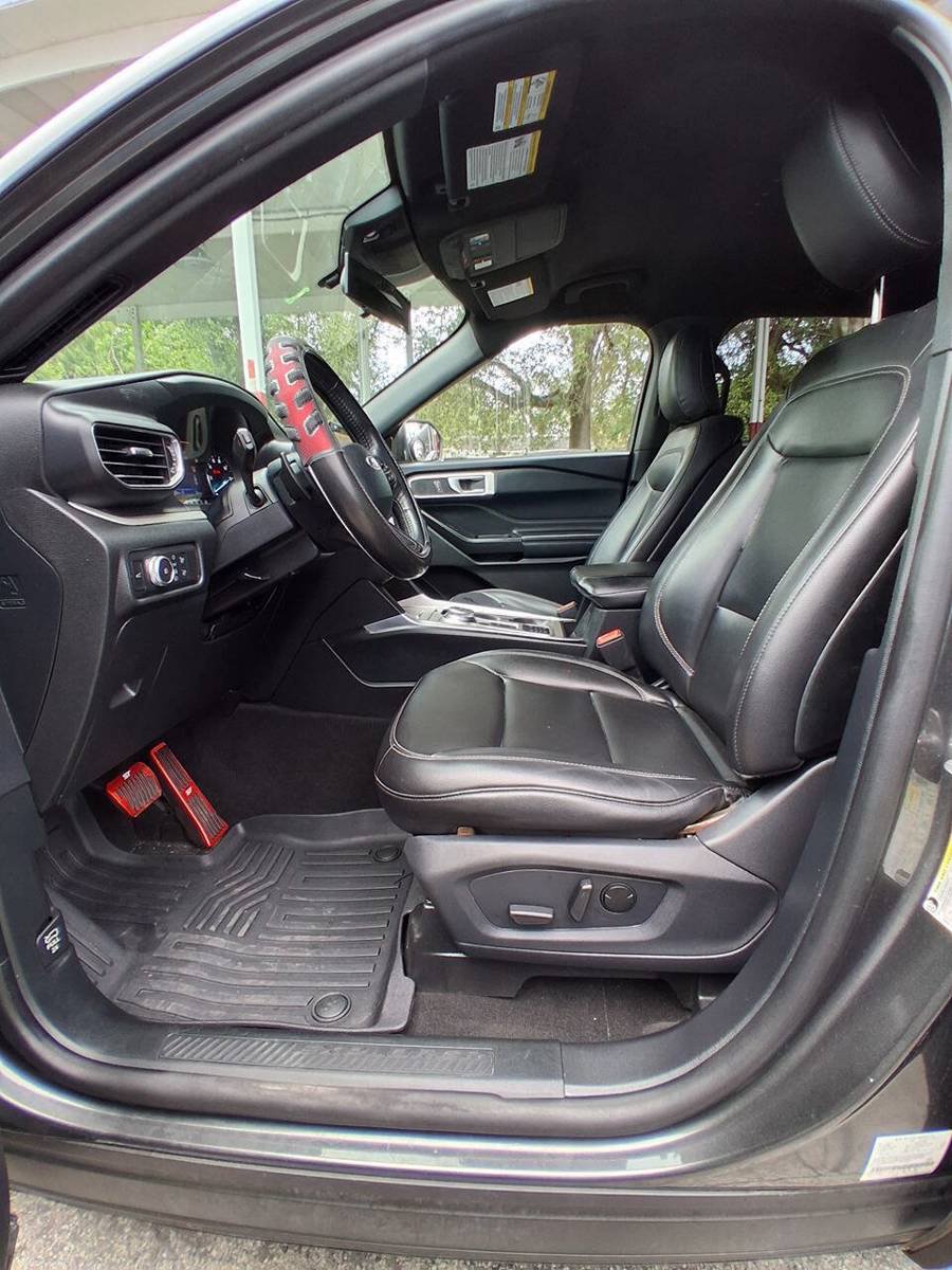 Used 2020 Ford Explorer XLT w/ Equipment Group 202A RWD image 9