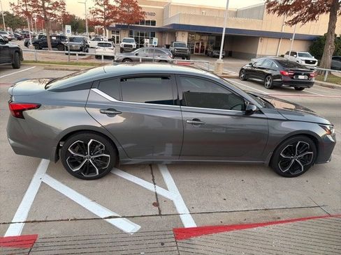 Used 2024 Nissan Altima 2.5 SR w/ SR Premium Package image 8