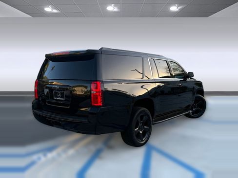 Used 2017 Chevrolet Suburban LT image 8