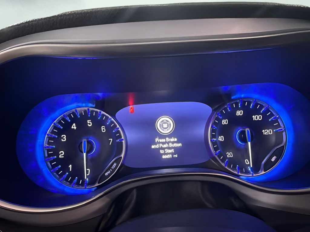 Used 2025 Chrysler Pacifica Limited FWD image 21