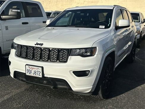Used 2019 Jeep Grand Cherokee Altitude image 3