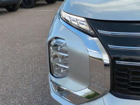 Used 2025 Mitsubishi Outlander SE FWD image 10