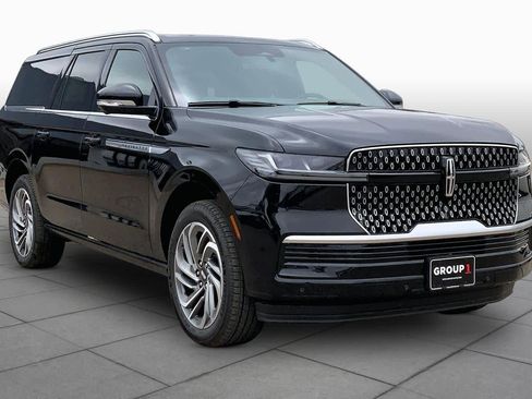 New 2026 Lincoln Navigator L Reserve AWD/4WD image 2